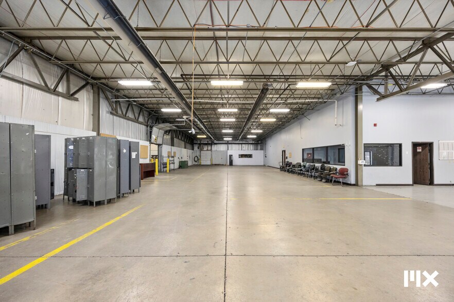 More Photos Of 21685 Northland Dr, Paris Distribution For Sale