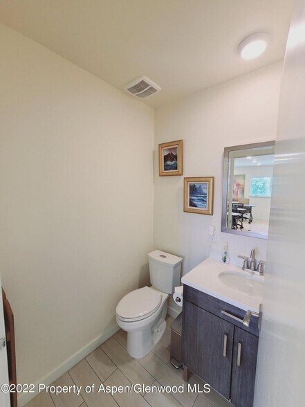 More Photos Of 117 S Spring St, Aspen Loft Creative Space For Sale