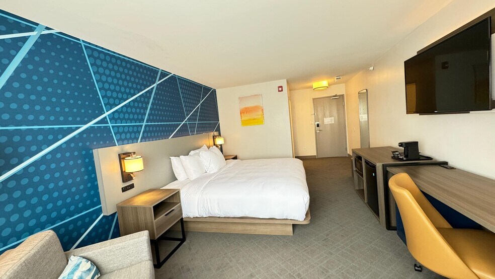 More Photos Of 1917 Dowling St, Kendallville Hotel For Sale