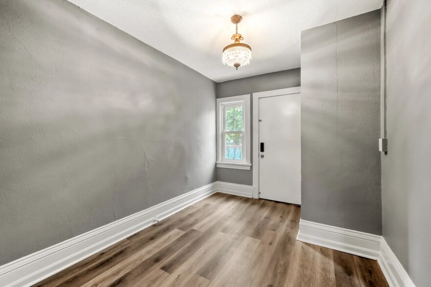 More Photos Of 2232-2242 Carter Ave, Saint Paul Unknown For Lease