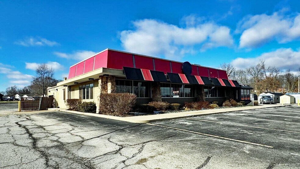 Primary Photo Of 1285 N High St, Hillsboro Restaurant For Sale