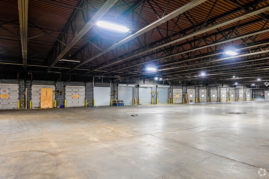 More Photos Of 1000 N South Rd, Scranton Warehouse For Lease