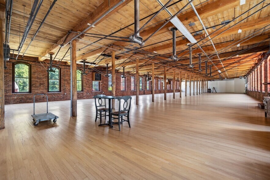 More Photos Of 420 Park St, Housatonic Flex For Sale