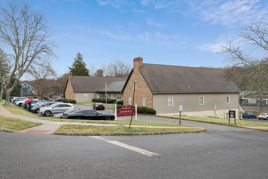 More Photos Of 10 Shawnee Dr, Watchung Medical For Lease