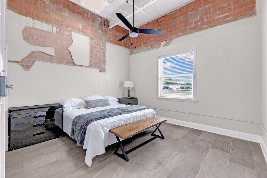 More Photos Of 3363 E Commerce St, San Antonio Warehouse For Sale