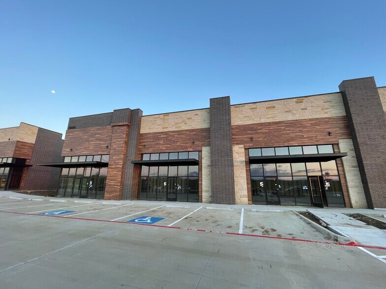 More Photos Of 2826 State 121 Hwy, Lewisville Storefront Retail Office For Lease