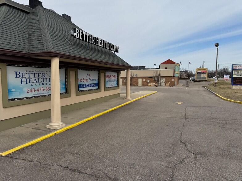More Photos Of 8275 N Wayne Rd, Westland Storefront Retail Office For Lease