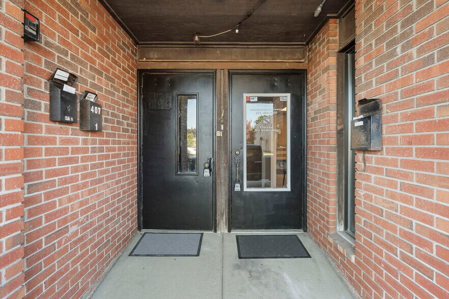 More Photos Of 407 Vermillion St, Hastings Office For Sale