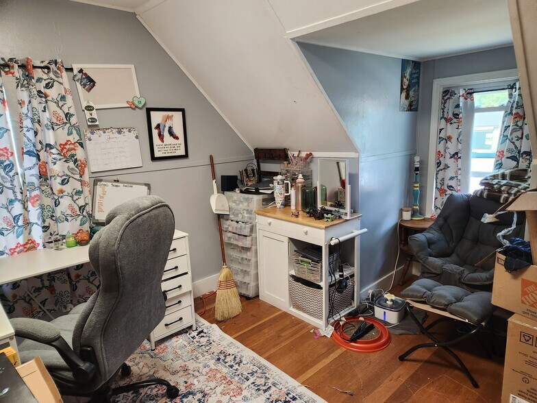 More Photos Of 53 -55 Rte 30 N, Castleton Flex For Sale