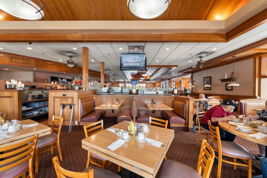 More Photos Of 980 W Lake St, Addison Restaurant For Sale