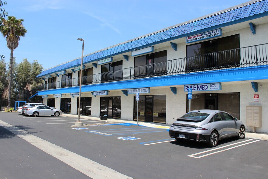 More Photos Of 7151 Lincoln Ave, Buena Park Medical For Lease