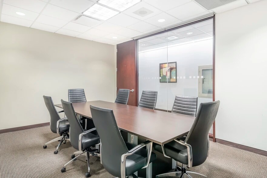 More Photos Of 401 Bay St, Toronto Coworking Space