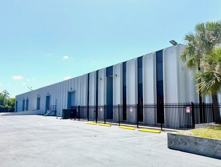 Primary Photo Of 8282 Western Way Cir, Jacksonville Warehouse For Lease