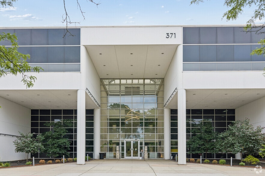 More Photos Of 371 Hoes Ln, Piscataway Office For Sale