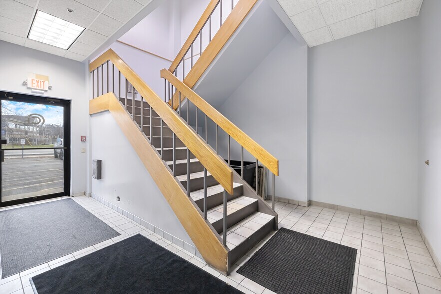 More Photos Of 1401 Erie Blvd, Syracuse Showroom For Sale