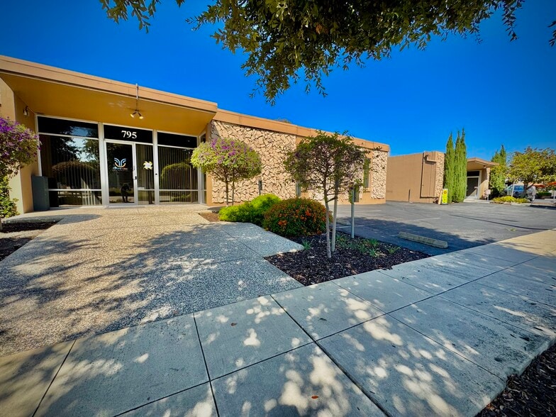More Photos Of 795 San Antonio Rd, Palo Alto Flex For Lease