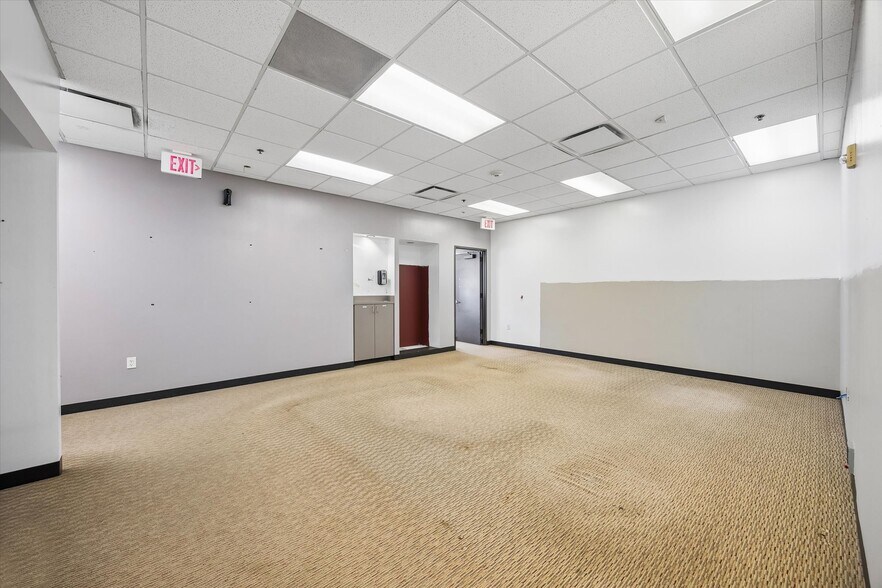 More Photos Of 4450 E Sam Houston Pky S, Pasadena General Retail For Lease
