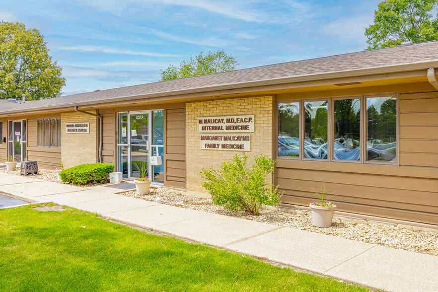 More Photos Of 402 W Boughton Rd, Bolingbrook Medical For Sale