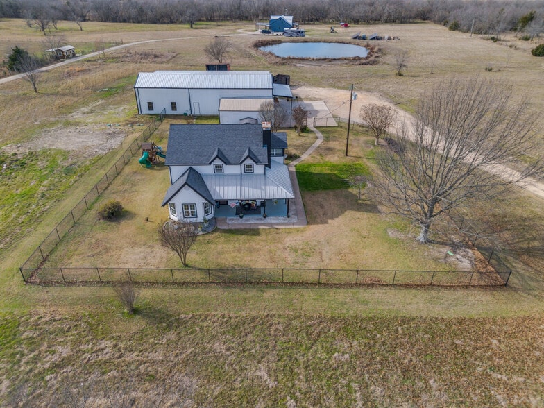 More Photos Of 1840 County Road 4309 N, Greenville Flex For Sale