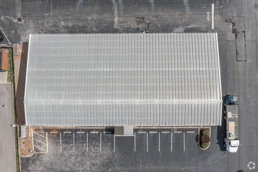 More Photos Of 4922 Port Royal Rd, Spring Hill Light Distribution For Sale