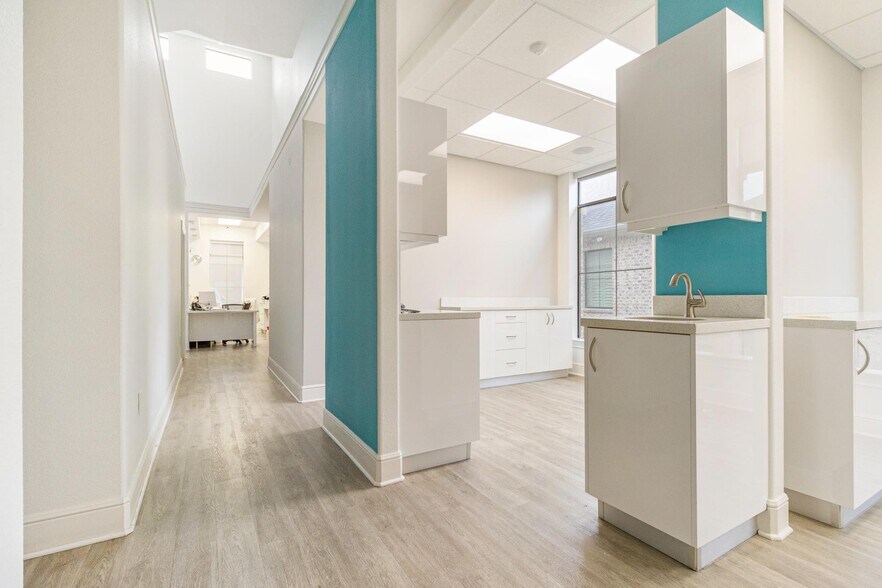 More Photos Of 410 Park Grove Dr, Katy Healthcare For Lease