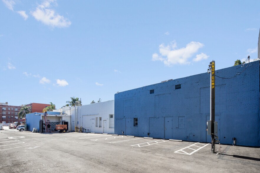 More Photos Of 850-864 N Vermont Ave, Los Angeles Unknown For Sale