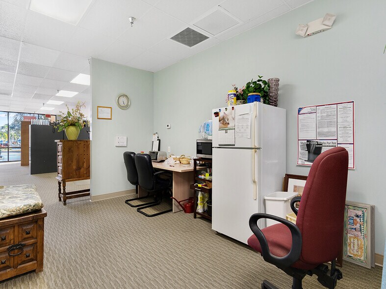 More Photos Of 1168-1258 Jacaranda Blvd, Venice Storefront For Lease