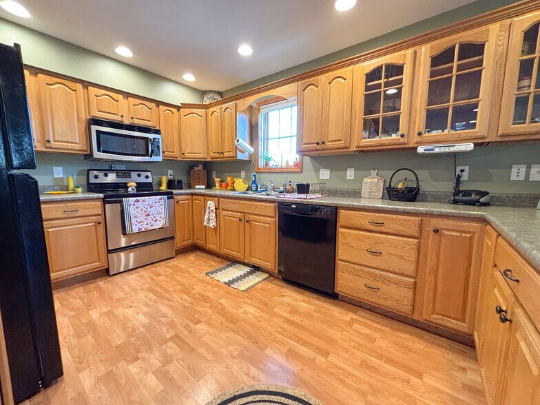 More Photos Of 31 Main Ave N, New York Mills Auto Dealership For Sale