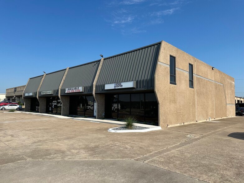 More Photos Of 2604 W Marshall Dr, Grand Prairie Light Distribution For Lease