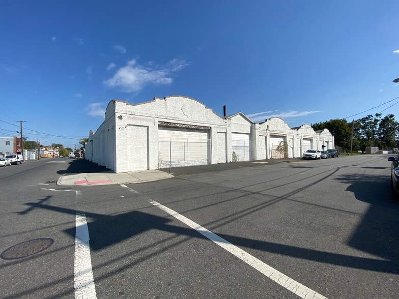 More Photos Of 803-815 E 27th St, Paterson Warehouse For Lease