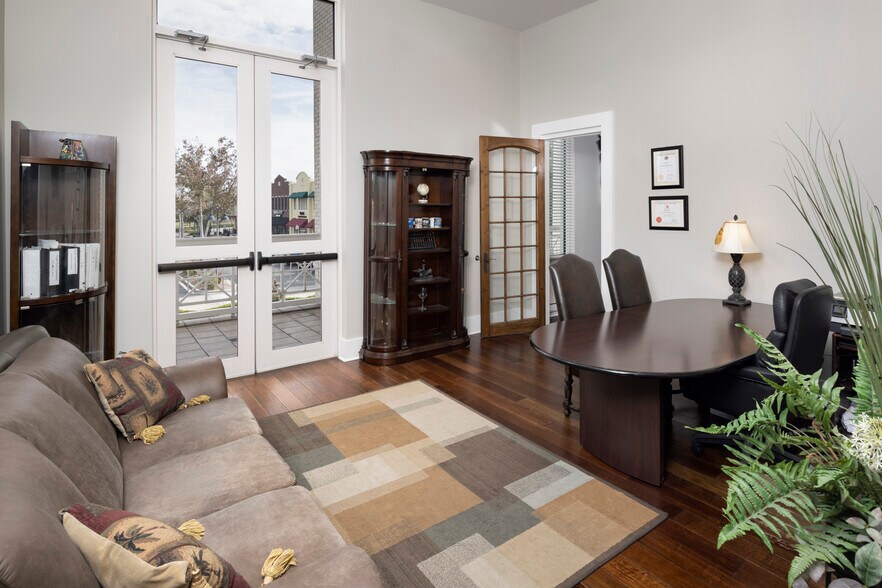 More Photos Of 16506 Pointe Village Dr, Lutz Office For Lease