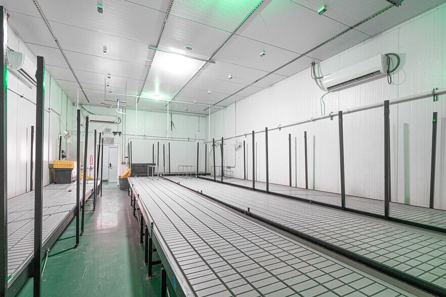 More Photos Of 5885 N Paramount Blvd, Long Beach Warehouse For Sale