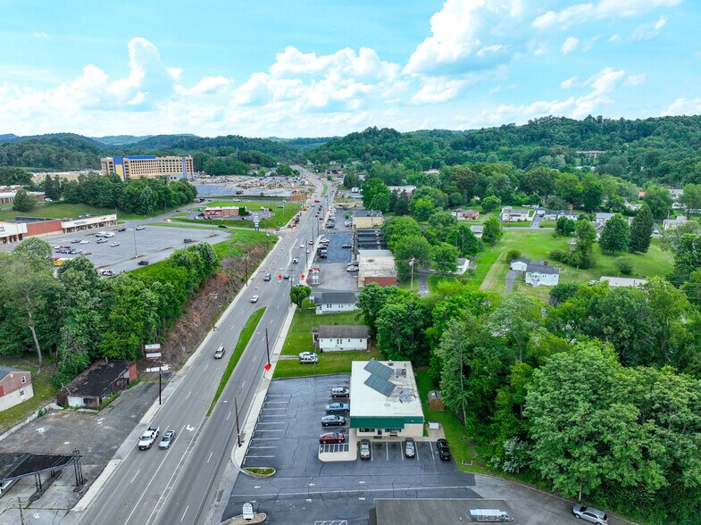 More Photos Of 245 Gate City Hwy, Bristol General Retail For Sale