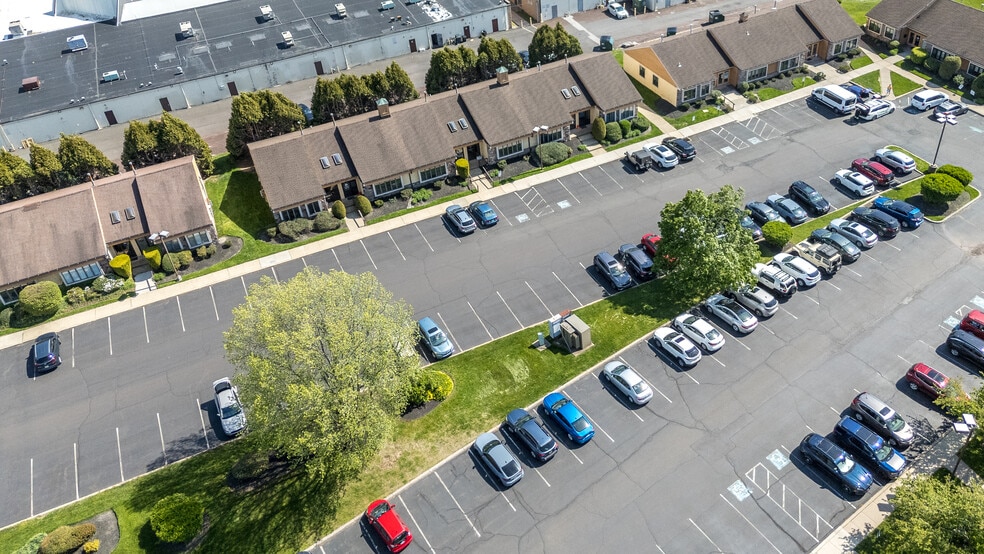More Photos Of 908-918 Town Center, New Britain Office For Sale