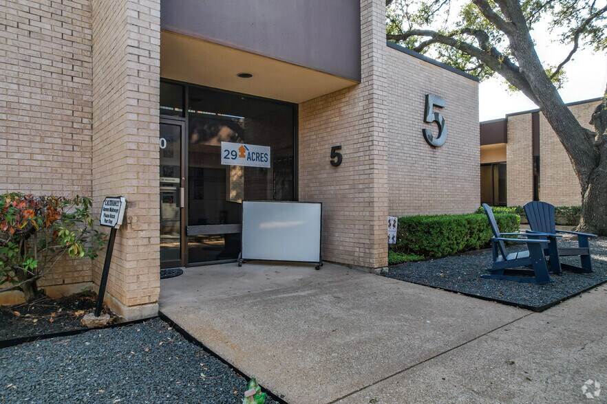 More Photos Of 13500 Midway Rd, Farmers Branch Unknown For Lease