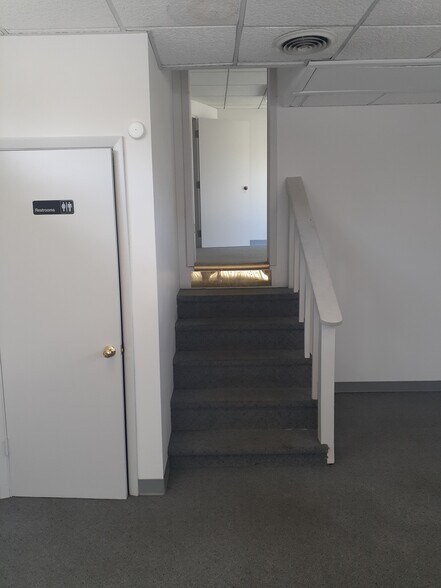 More Photos Of 7200 W Main St, Belleville Office For Lease