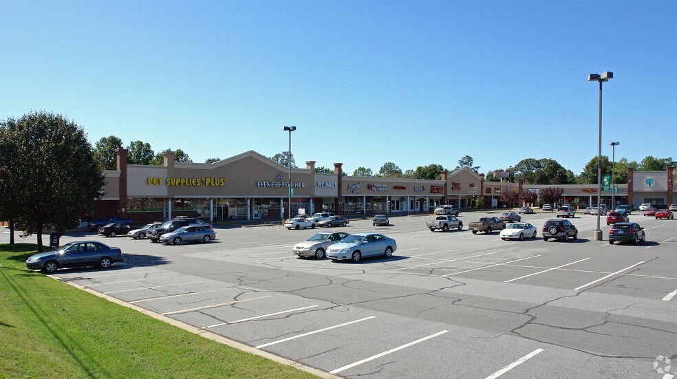 More Photos Of 2802-2894 Reynolda Rd, Winston-Salem Unknown For Lease