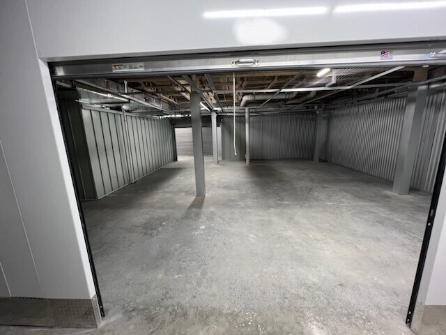 More Photos Of 650-660 NW 30th St, Miami Self Storage For Lease