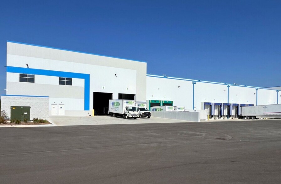More Photos Of 943 Blue Ribbon Cir N, Oconomowoc Refrigeration Cold Storage For Lease