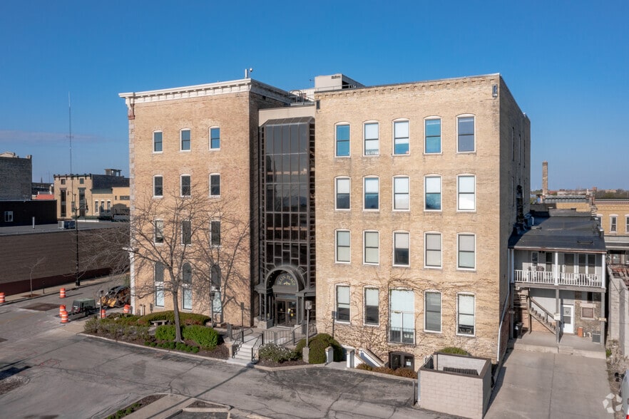 More Photos Of 245 Main St, Racine Loft Creative Space For Lease