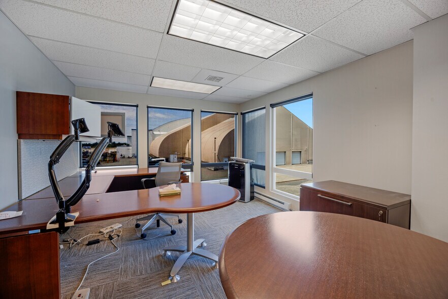 More Photos Of 10108 32nd Ave W, Everett Airplane Hangar For Lease