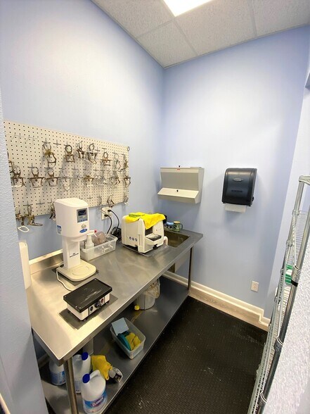 More Photos Of 515 E 27th St, Bradenton Office For Sale