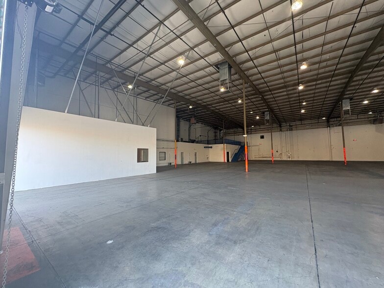 More Photos Of 3542 Sirius Ave, Las Vegas Unknown For Lease