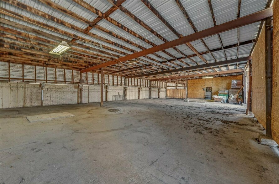 More Photos Of 708 N Pleasant Ave, Fresno Warehouse For Sale