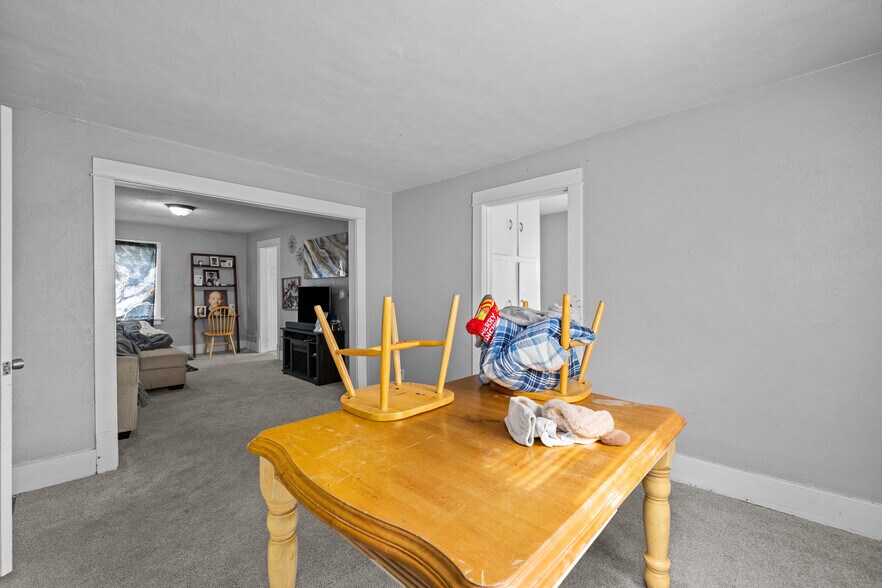 More Photos Of 2734 Bridge Ave, Davenport Multifamily For Sale