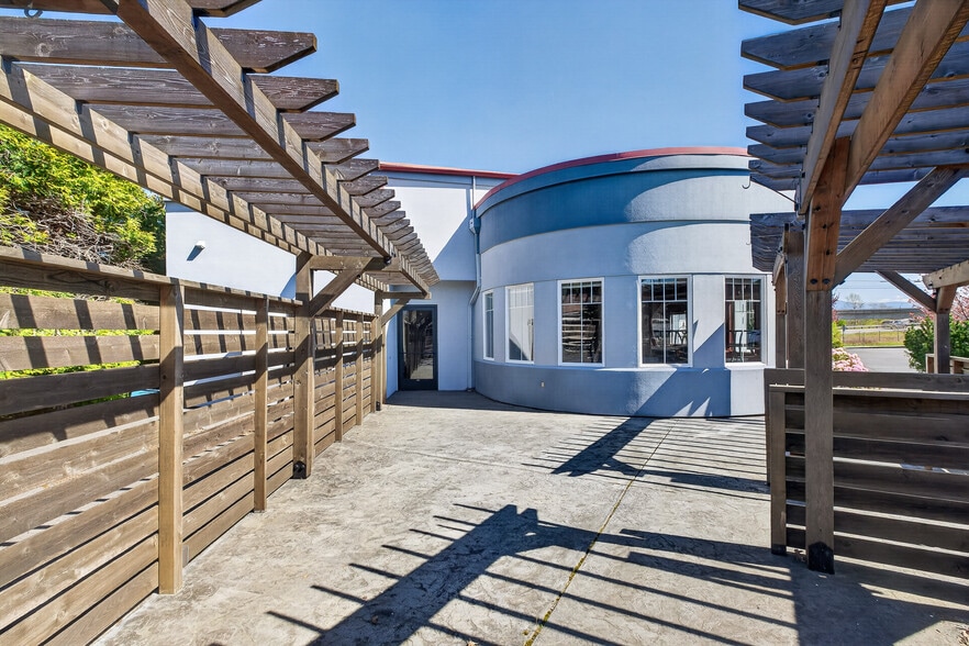 More Photos Of 1650 W Bakerview Rd, Bellingham Restaurant For Sale