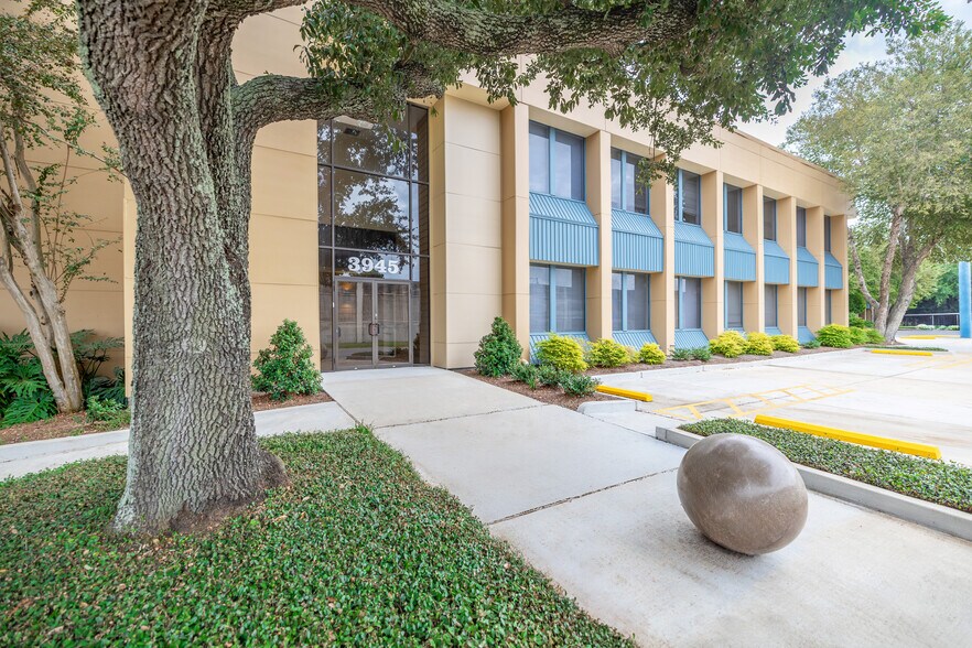 Primary Photo Of 3945 N I-10 Service Rd, Metairie Office For Sale