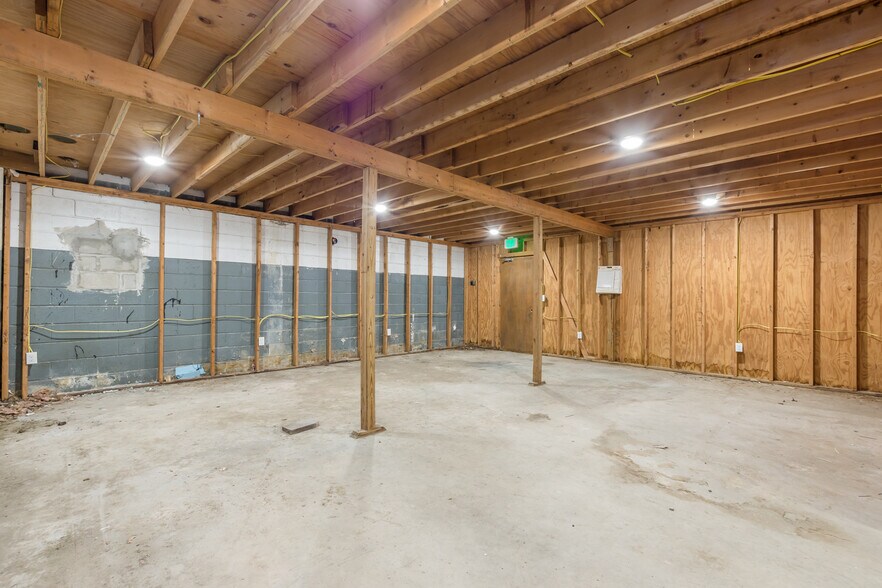 More Photos Of 8456 Newman St, Douglasville Light Manufacturing For Lease