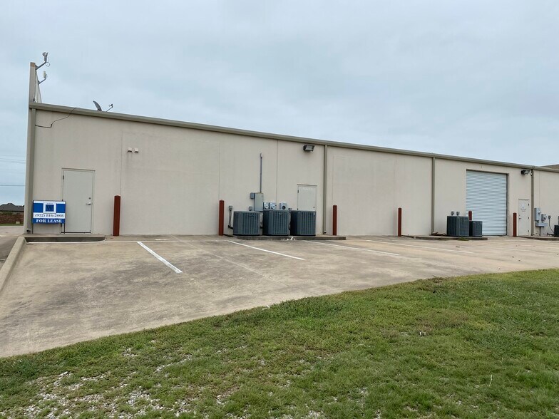 More Photos Of 3271 FM 663, Midlothian Storefront Retail Office For Lease