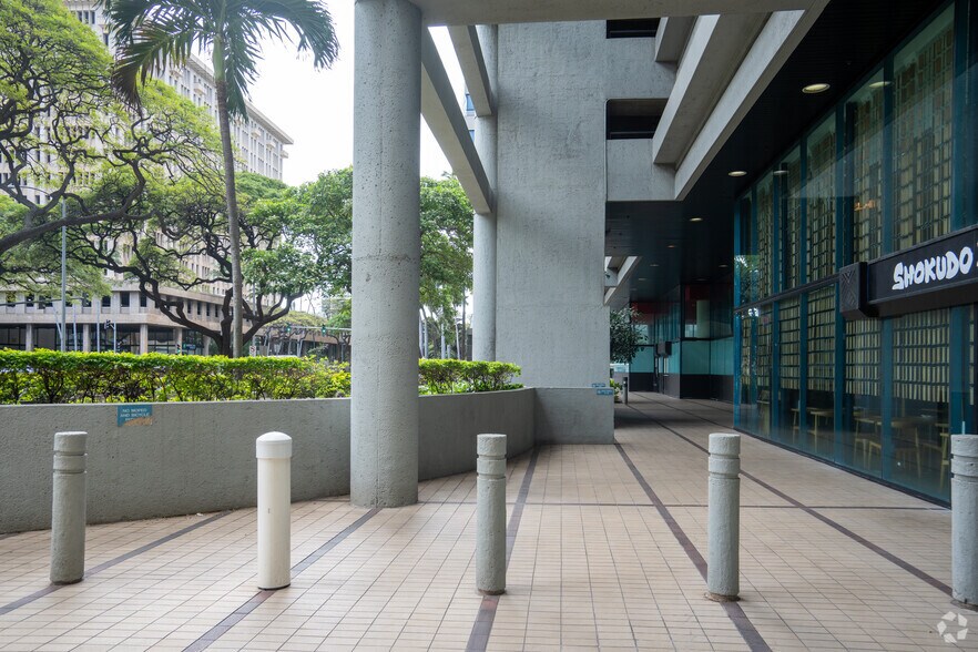 More Photos Of 1585 Kapiolani Blvd, Honolulu Office For Lease